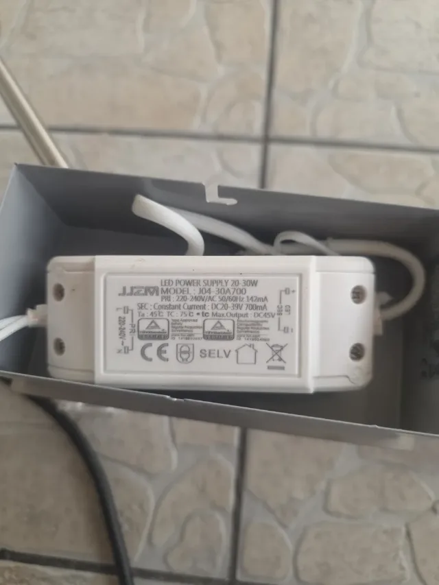 Lustra cu 4 becuri led – fotografia 4 din 4