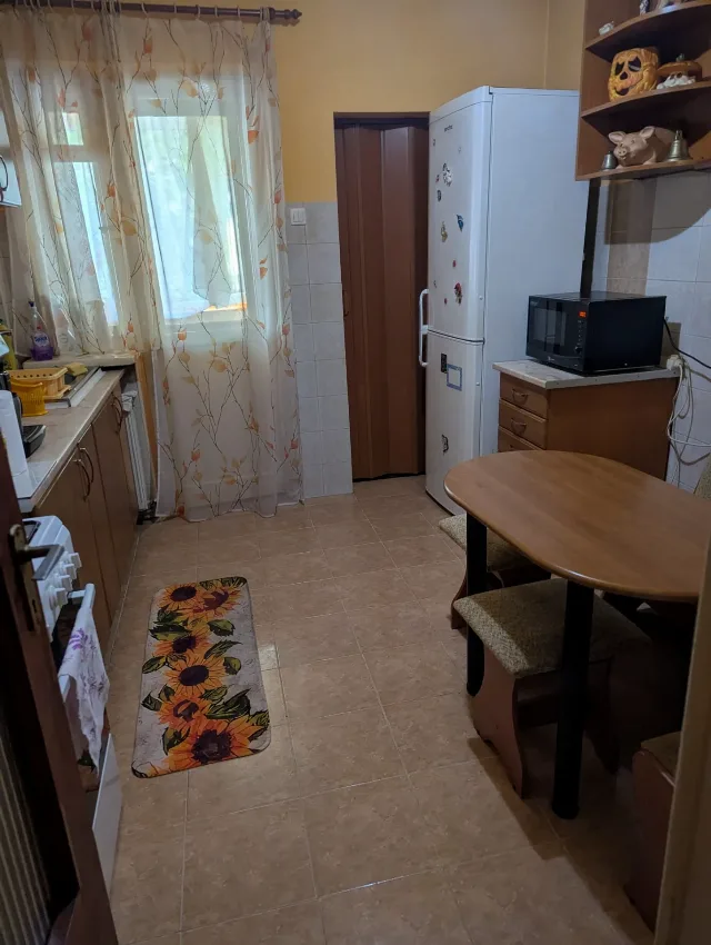 Ofer spre vanzare apartament suprafata 100 mp suprafata construita, ultracentral, Baia Mare, strada Moldovei, una din zonele cele mai de interes – fotografia 6 din 8