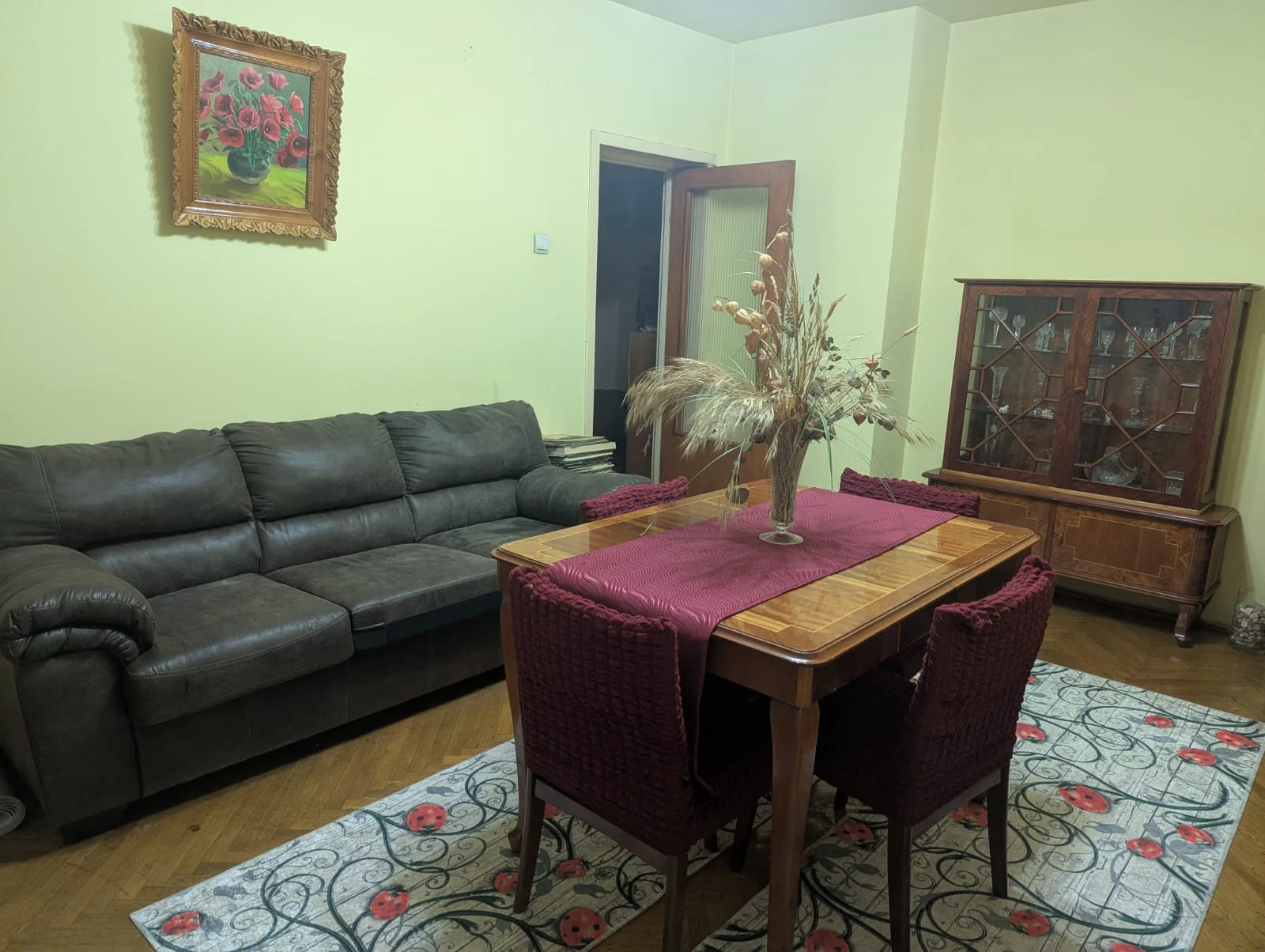 Ofer spre vanzare apartament suprafata 100 mp suprafata construita, ultracentral, Baia Mare, strada Moldovei, una din zonele cele mai de interes – Baia Mare, Maramureș