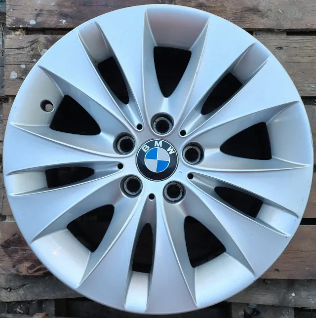 Jante aliaj 17 zoll originale BMW seria 5 ( E60, E61, F10, F11, F12 ) Styling 116  5x120  7,5Jx17  ET.20  Cod 6758775  Nu sunt strambe, fiind verificate pe aparat de vulcanizare.  Nu sunt rulate in ta – fotografia 4 din 5