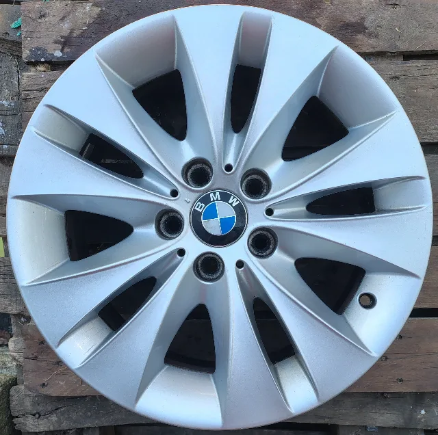 Jante aliaj 17 zoll originale BMW seria 5 ( E60, E61, F10, F11, F12 ) Styling 116  5x120  7,5Jx17  ET.20  Cod 6758775  Nu sunt strambe, fiind verificate pe aparat de vulcanizare.  Nu sunt rulate in ta – fotografia 2 din 5
