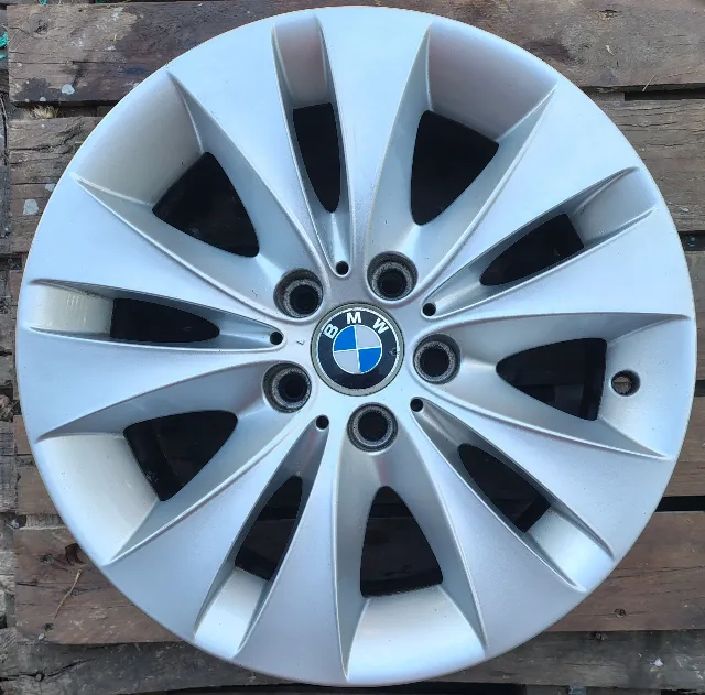 Jante aliaj 17 zoll originale BMW seria 5 ( E60, E61, F10, F11, F12 ) Styling 116  5x120  7,5Jx17  ET.20  Cod 6758775  Nu sunt strambe, fiind verificate pe aparat de vulcanizare.  Nu sunt rulate in ta – fotografia 3 din 5