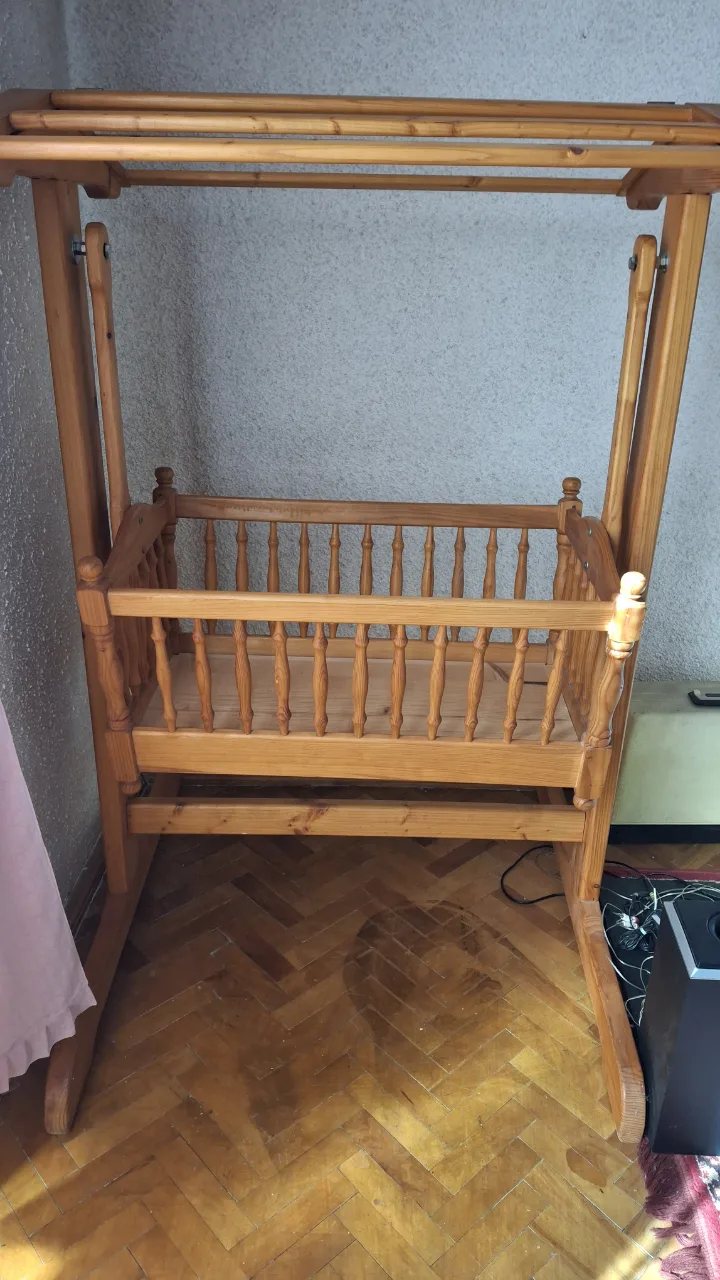Pătuț bebe (balansoar) – fotografia 1 din 3