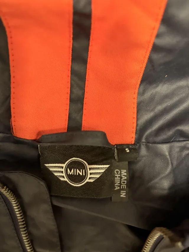 Geacă impermeabilă Mini mărimea S – fotografia 2 din 8