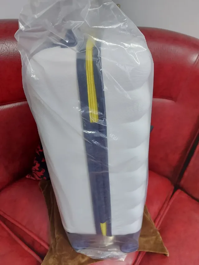vînd troler nou de culoare albă – fotografia 2 din 3