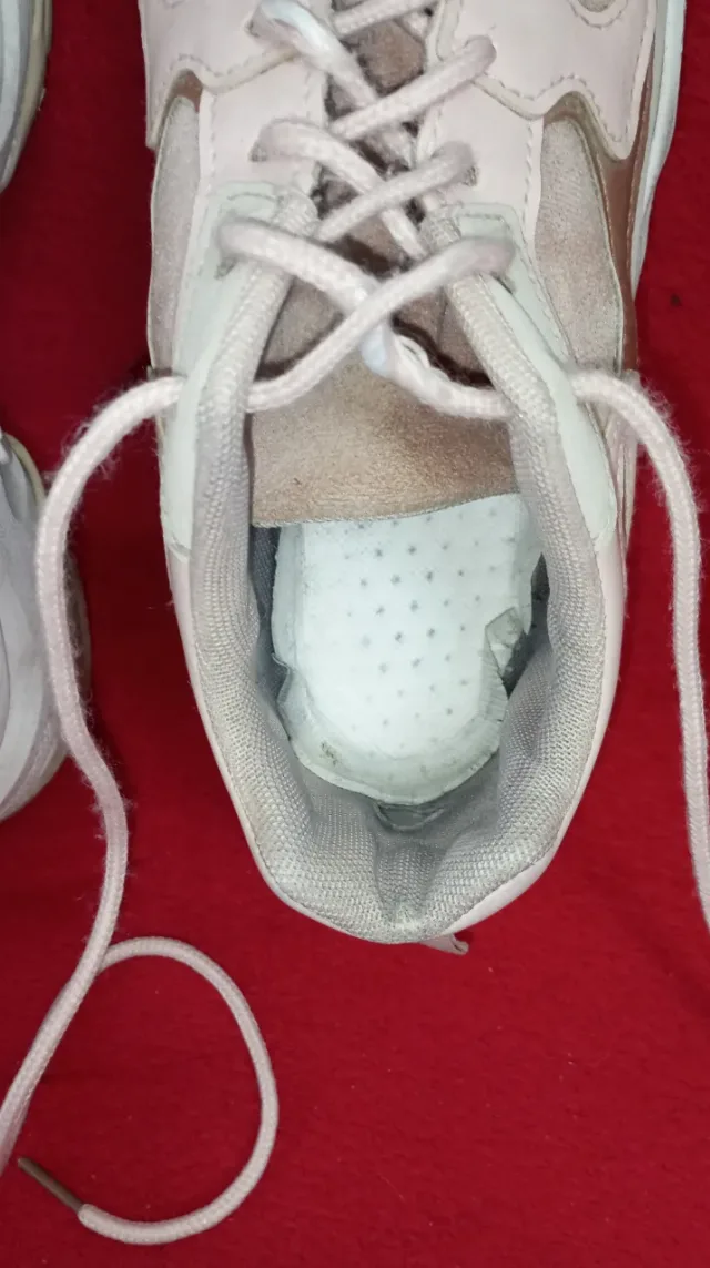 Adidași pentru femei. – fotografia 4 din 5