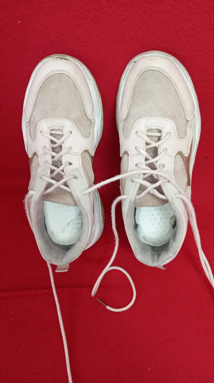 Adidași pentru femei. – fotografia 1 din 5