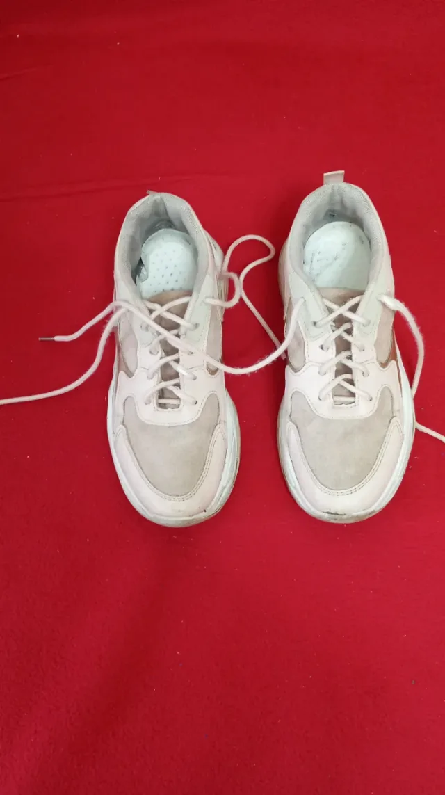 Adidași pentru femei. – fotografia 2 din 5