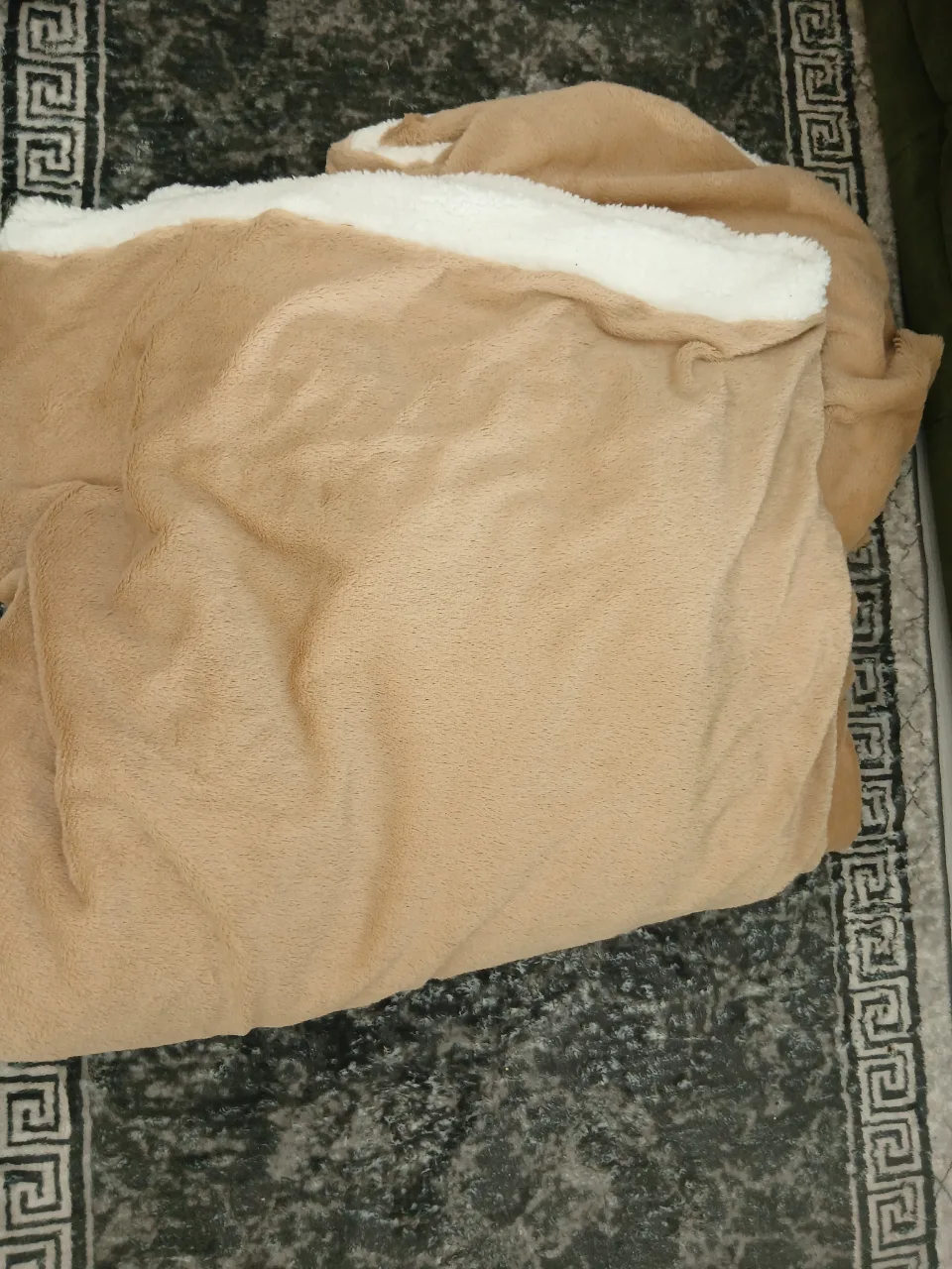 Vând două paturi noi. Una are un mic defect,sau se duce la spalare,nu stiu ca e nouă si n am spalat-o. – Caransebes, Caraș-Severin