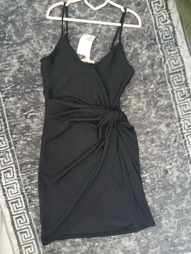 Mai multe Rochitè marimea xs, toate sunt noi,nepuratate ,unele cu eticheta altele fara,pretul e pe bucata!. – fotografia 3 din 8