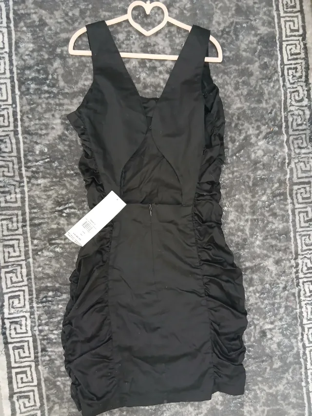 Mai multe Rochitè marimea xs, toate sunt noi,nepuratate ,unele cu eticheta altele fara,pretul e pe bucata!. – fotografia 4 din 8