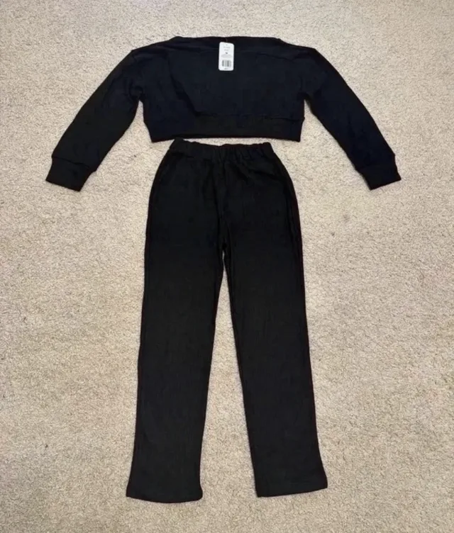 Compleu negru crop cu pantaloni, mărimea M - NOU cu etichetă – fotografia 2 din 3