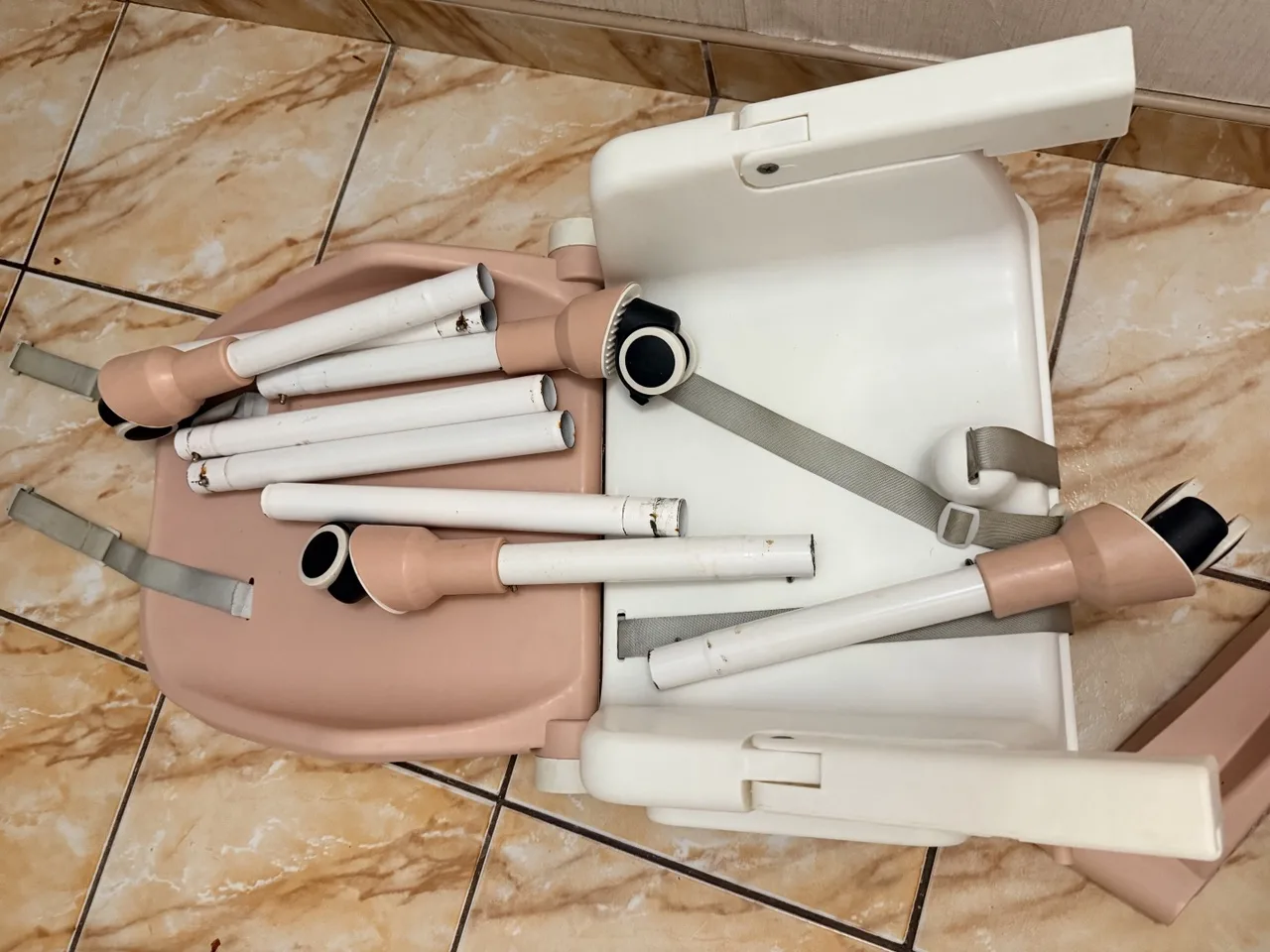 Scaun de masă bebe – fotografia 1 din 8