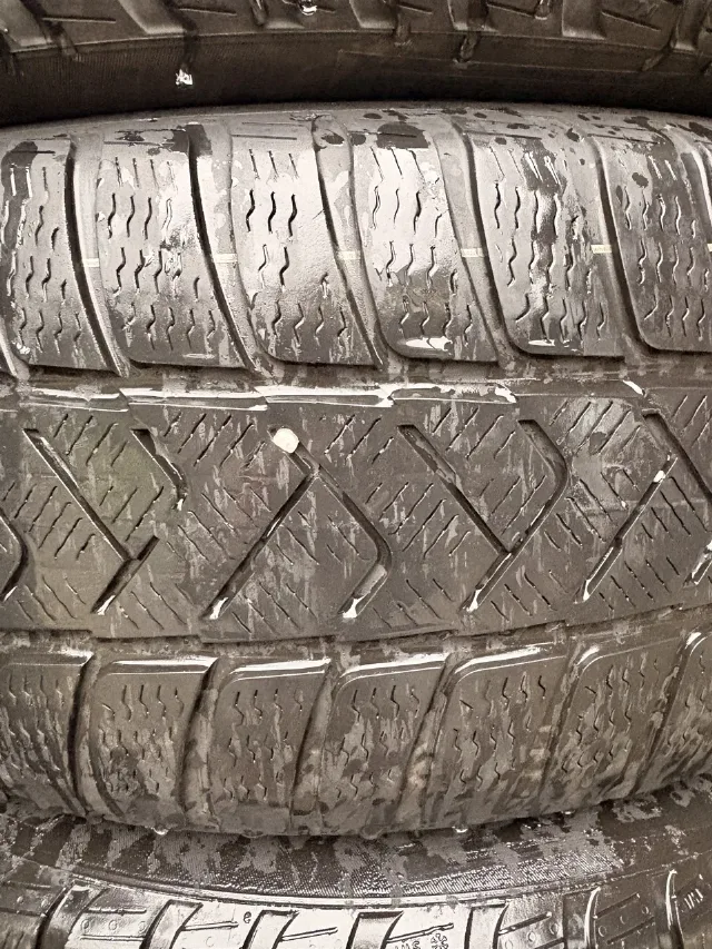 225/50R17 Bridgestone Sottozero3 RFT – fotografia 3 din 8